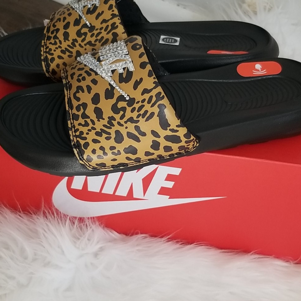 New bling Cheetah print Nike Slides - Picture 2 of 6